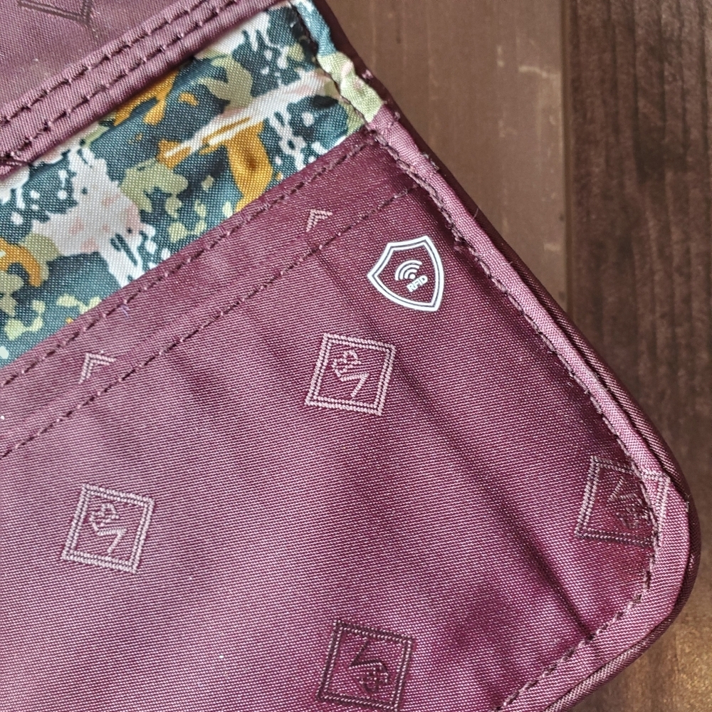 NWT Vera Bradley Heirloom Paisley Quilted RFID Trifold Wallet MSRP $48.00 - Picture 9 of 14
